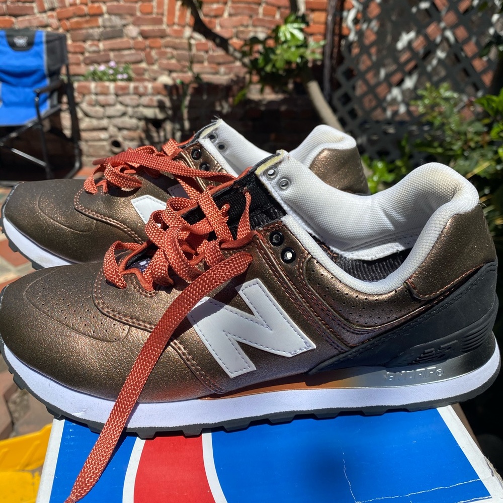 New Balance 574 in Copper/Black GRADIENT